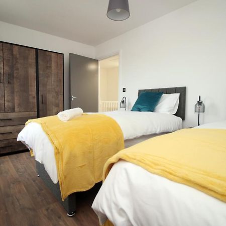 Delft - Spacious Home, High Speed Wi-Fi, Free Parking, Terrace Swindon Extérieur photo