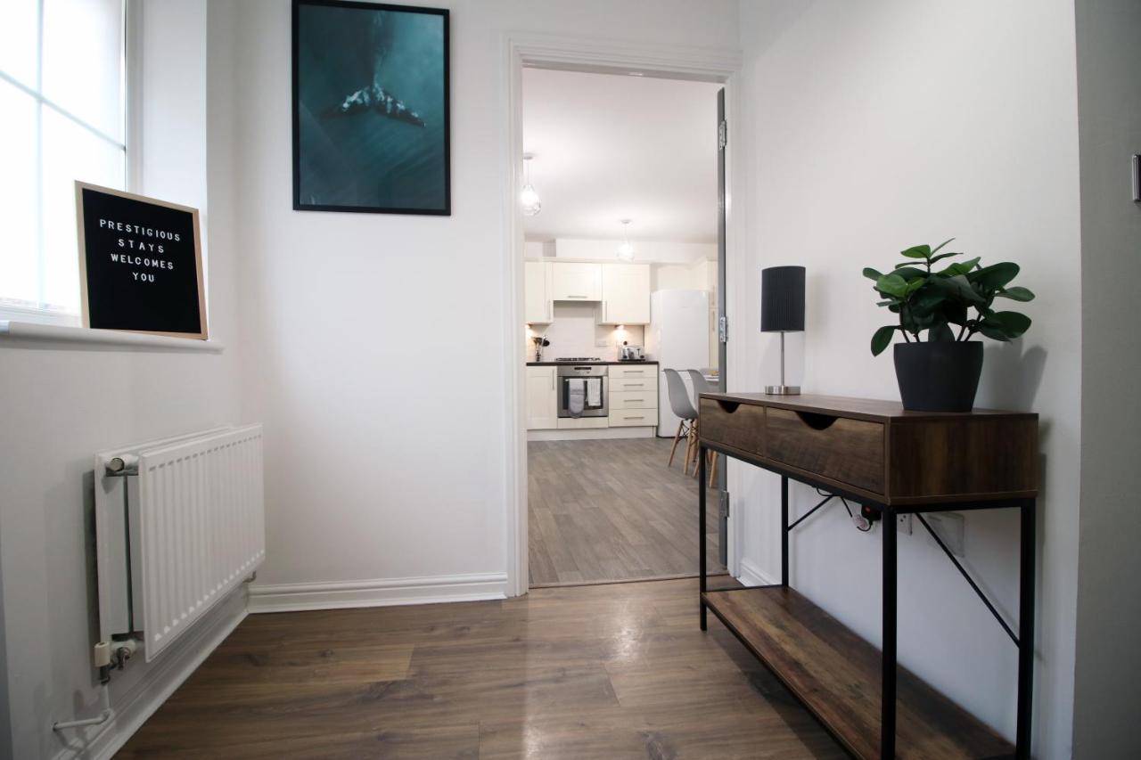 Delft - Spacious Home, High Speed Wi-Fi, Free Parking, Terrace Swindon Extérieur photo