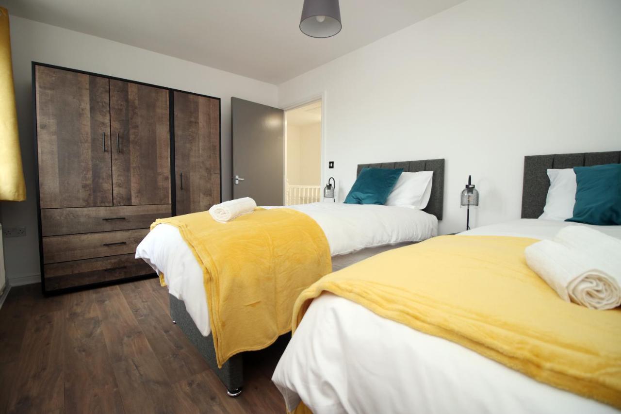 Delft - Spacious Home, High Speed Wi-Fi, Free Parking, Terrace Swindon Extérieur photo