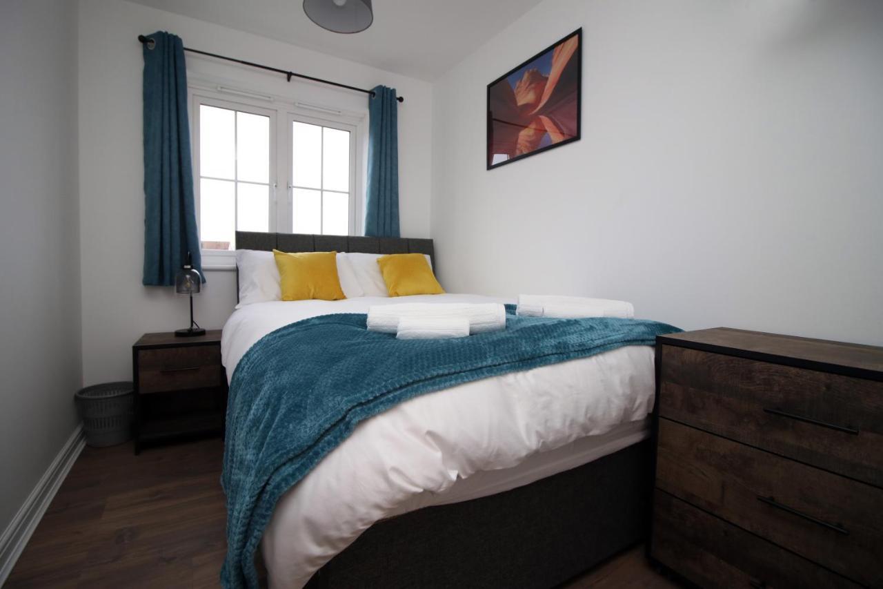 Delft - Spacious Home, High Speed Wi-Fi, Free Parking, Terrace Swindon Extérieur photo
