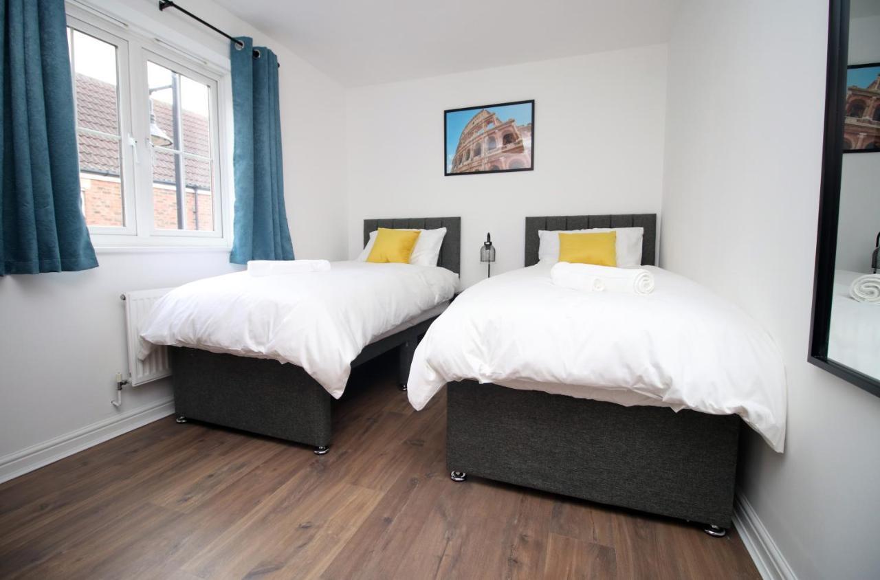 Delft - Spacious Home, High Speed Wi-Fi, Free Parking, Terrace Swindon Extérieur photo