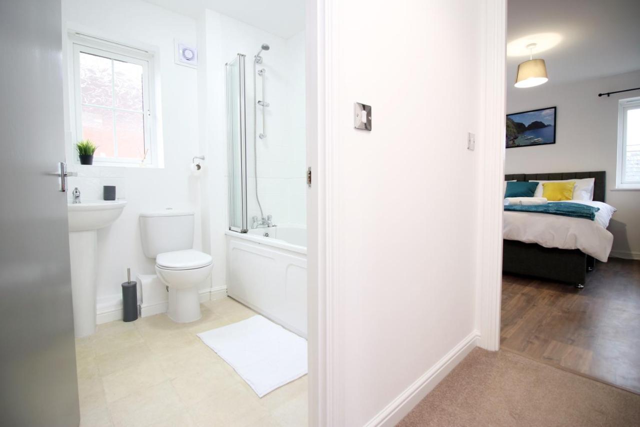 Delft - Spacious Home, High Speed Wi-Fi, Free Parking, Terrace Swindon Extérieur photo