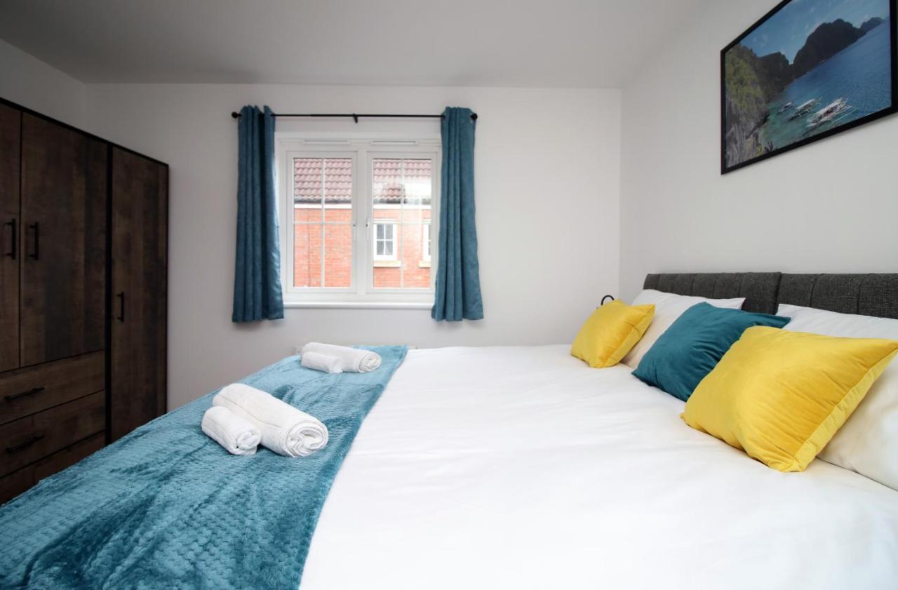 Delft - Spacious Home, High Speed Wi-Fi, Free Parking, Terrace Swindon Extérieur photo