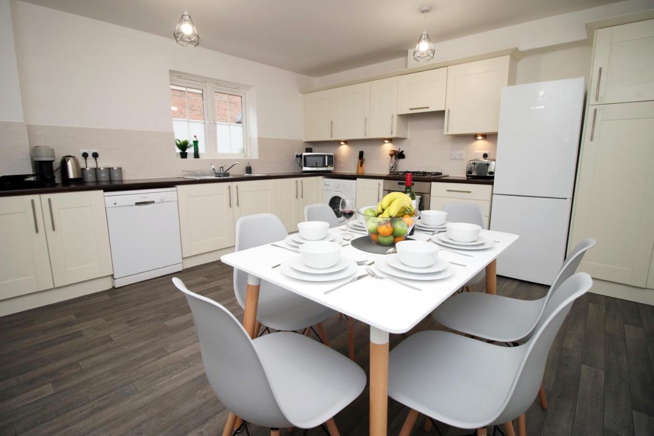 Delft - Spacious Home, High Speed Wi-Fi, Free Parking, Terrace Swindon Extérieur photo