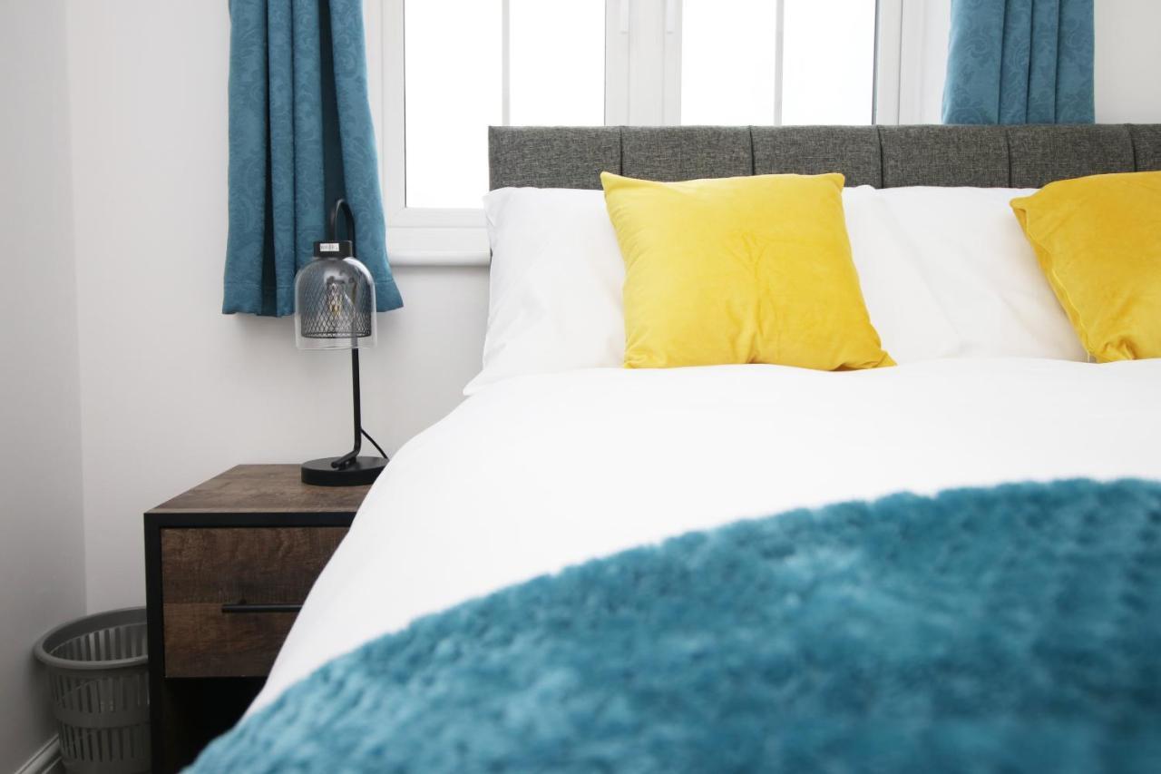 Delft - Spacious Home, High Speed Wi-Fi, Free Parking, Terrace Swindon Extérieur photo