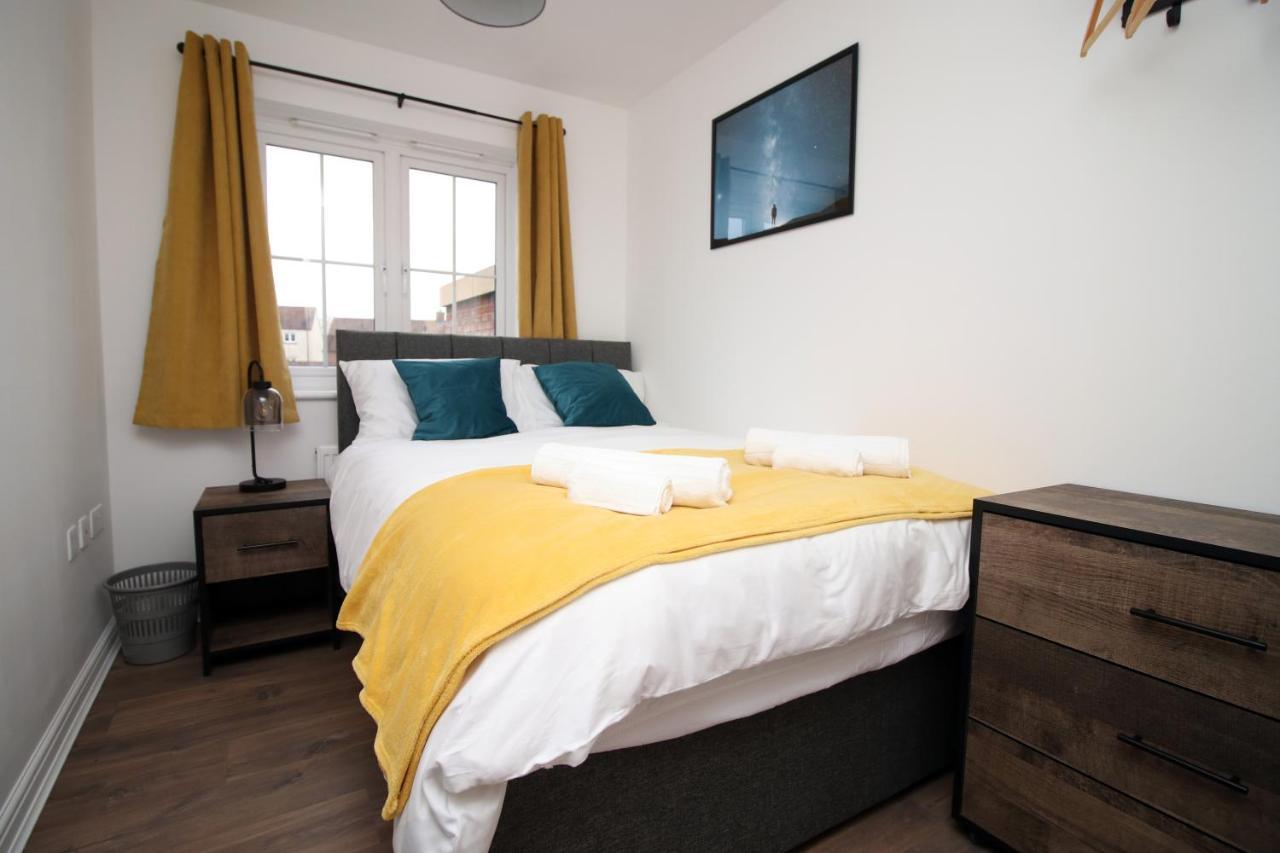 Delft - Spacious Home, High Speed Wi-Fi, Free Parking, Terrace Swindon Extérieur photo