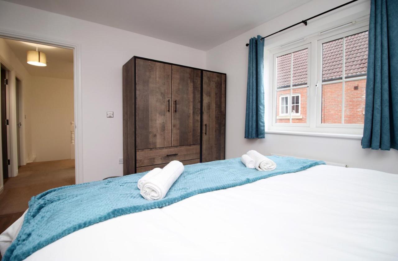Delft - Spacious Home, High Speed Wi-Fi, Free Parking, Terrace Swindon Extérieur photo