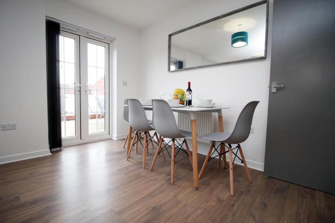 Delft - Spacious Home, High Speed Wi-Fi, Free Parking, Terrace Swindon Extérieur photo