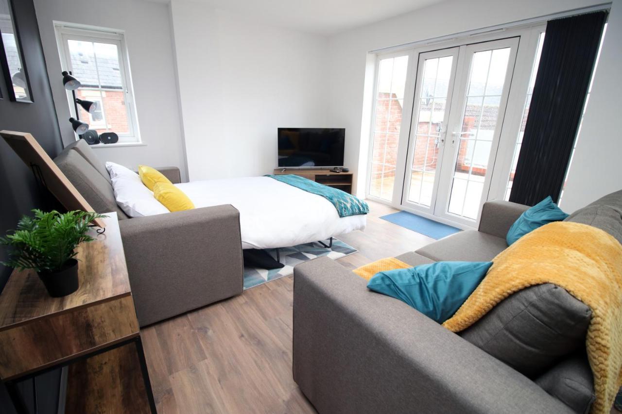Delft - Spacious Home, High Speed Wi-Fi, Free Parking, Terrace Swindon Extérieur photo