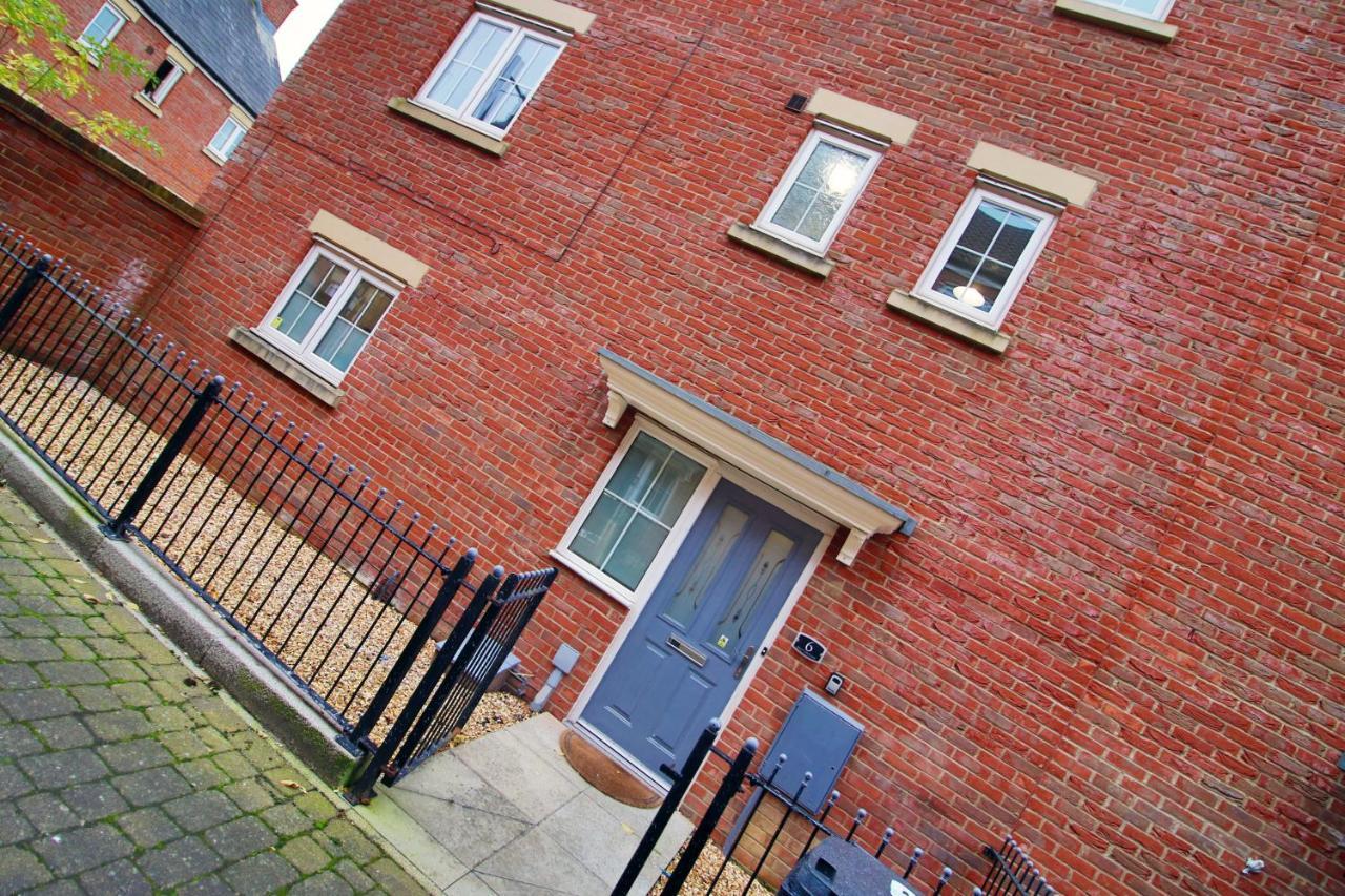 Delft - Spacious Home, High Speed Wi-Fi, Free Parking, Terrace Swindon Extérieur photo